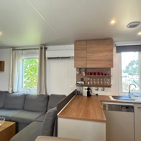 Chalet With Swimming Pool In